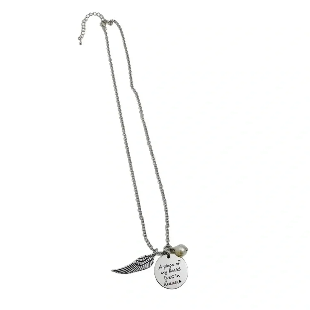 “A piece of my heart lives in heaven" necklace - Picture 5 of 8